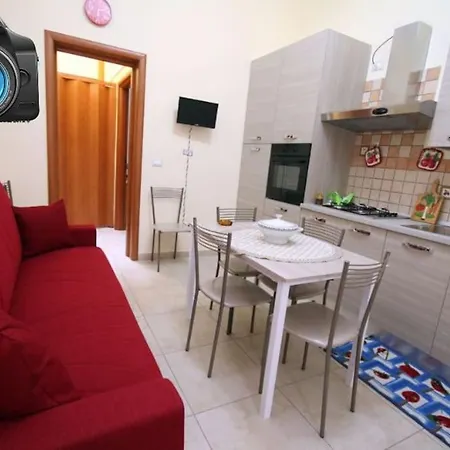 Fra Il Centro E Il Mare *