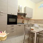Fra Il Centro E Il Mare 아파트 아볼라