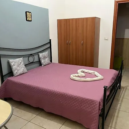 Fra Il Centro E Il Mare *